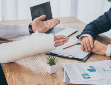 Segurado em situação de desemprego que sofre acidente de qualquer natureza pode obter o auxílio acidente