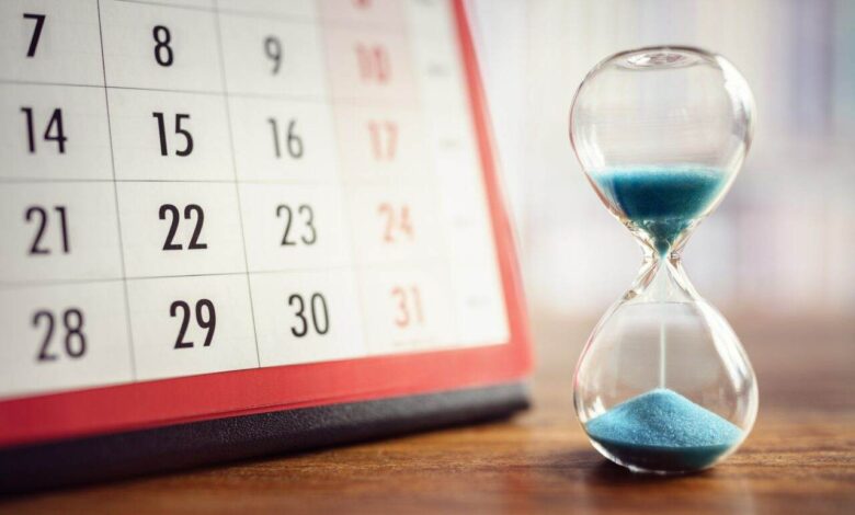 Hourglass and calendar